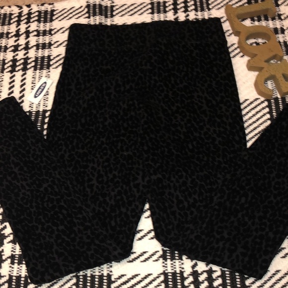 Old Navy Stevie High Rise Black Flocked Leopard leggings - Picture 16 of 17